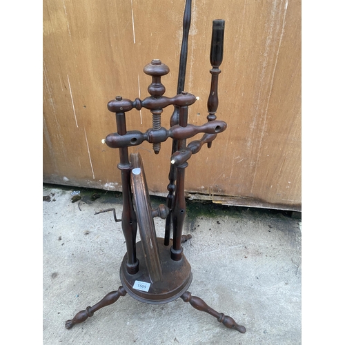 1509 - A VINTAGE MAHOGANY SPINNING WHEEL