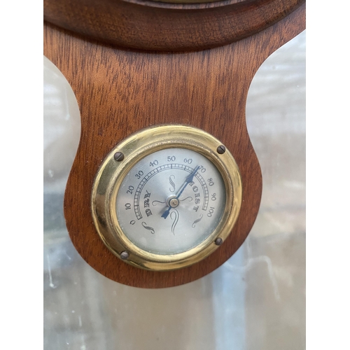 1511 - A VINTAGE OAK CASED WALL BAROMETER