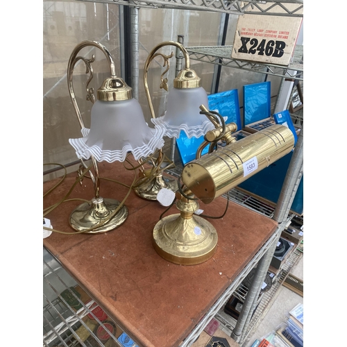 1583 - A PAIR OF VINTAGE BRASS LAMPS WITH GLASS SHADES AND A VINTAGE BRASS BANKERS LAMP