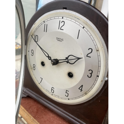 1594 - A VINTAGE SMITHS CHIMING MANTLE CLOCK