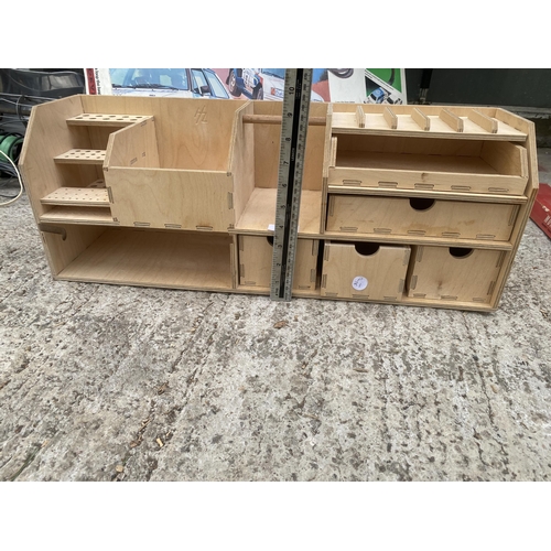 1622 - A WOODEN DESK TIDY STORAGE UNIT