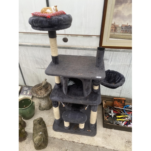 1644 - A FEANDREA CAT PLAY STAND