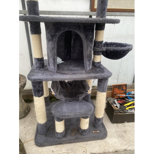 1644 - A FEANDREA CAT PLAY STAND