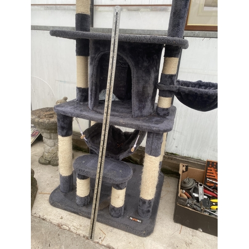 1644 - A FEANDREA CAT PLAY STAND