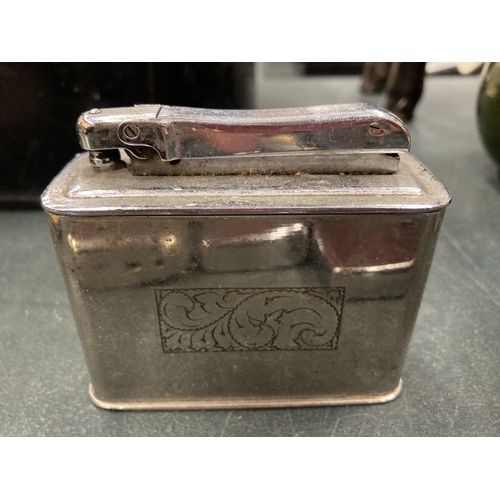 138 - A COLLECTION OF VINTAGE LIGHTERS TO INCLUDE A COLBRI TABLE LIGHTER, ZIPPO AND NOVELTY GUN SHAPED