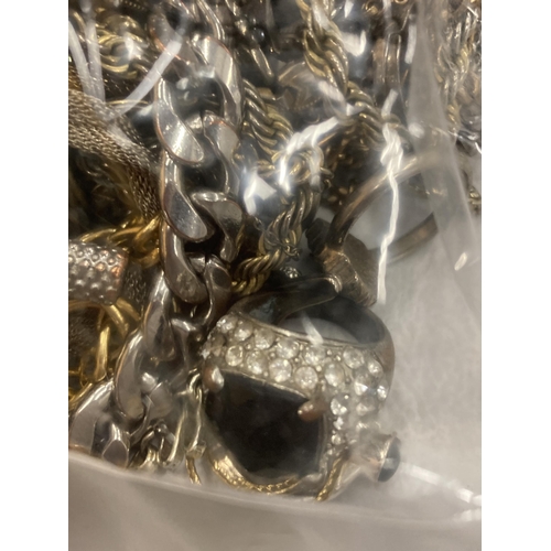 176 - A LARGE QUANTITY OF MIXED COSTUME JEWELLERY CHAINS, TOTAL WEIGHT 3.3KG