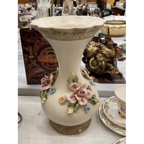 185 - AN ORNATE CAPODIMONTE VASE, HEIGHT 28CM