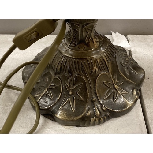 188 - A LARGE 'ART NOUVEAU TIFFANY' STYLE TABLE LAMP IN GOOD CONDITION