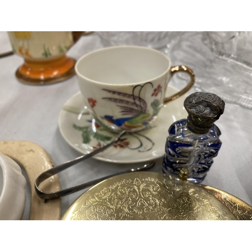 195 - A MIXED VINTAGE LOT TO INCLUDE A MYOTT'S ART DECO JUG, GLASSWARE, A JAPANESE CUP AND SAUCER WITH BIR... 