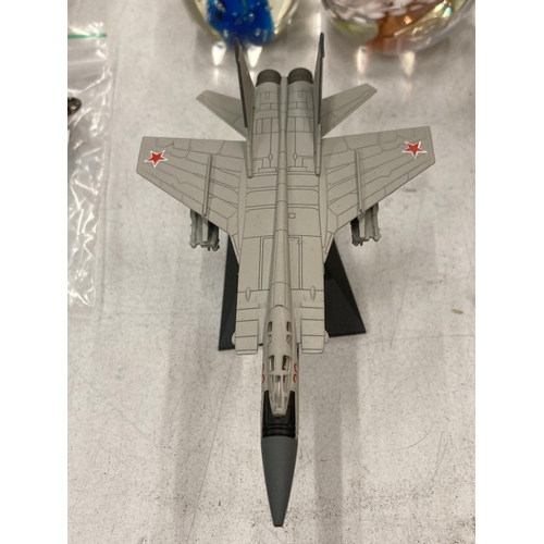 198 - A HIGH DETAIL MODEL OF A RUSSIAN MNR-31 FIGHTER JET, HEIGHT 8CM