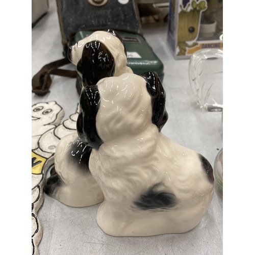 204 - A PAIR OF BESWICK STAFFORDSHIRE STYLE SPANIELS, HEIGHT 14CM