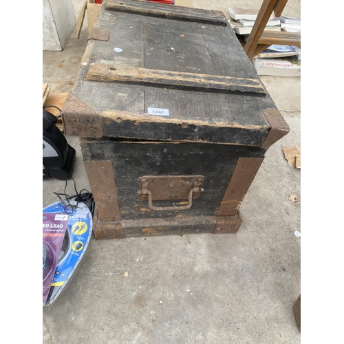 1742 - A VINTAGE WOODEN TOOL CHEST WITH CARRYING HANDLES