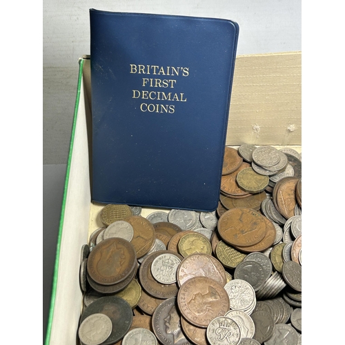 372 - AN ASSORTMENT OF VINTAGE BRITISH COINS TO INCLUDE A LARGE QUANTITY OF SIX PENCE, THREE PENCE AND PEN... 