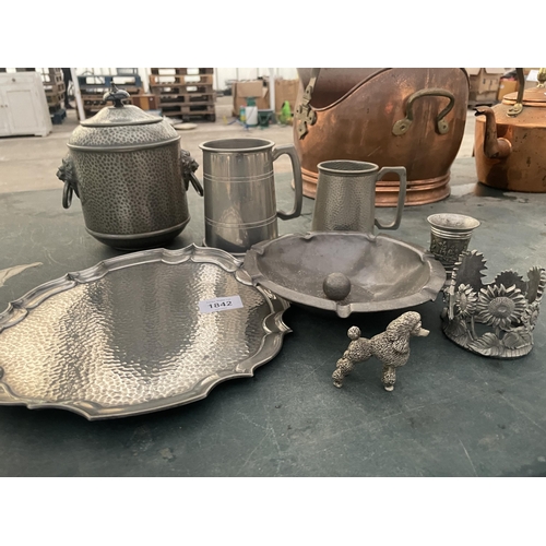 1842 - AN ASSORTMENT OF PEWTER ITEMS TO INCLUDE A LIDDED POT WITH LION HEAD HANDLES, TANKARDS AND A TRAY ET... 