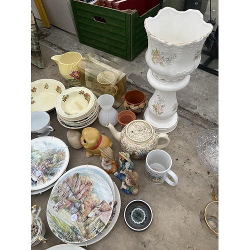 1880 - AN ASSORTMENT OF CERAMIC ITEMS TO INCLUDE A SMALL JARDINAIRE AND STAND, PLATES AND CUPS ETC