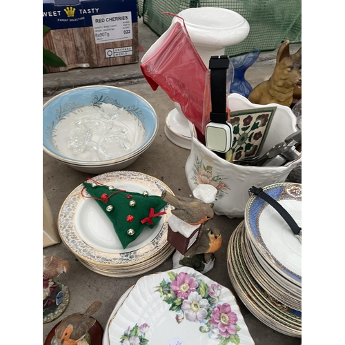 1883 - AN ASSORTMENT OF CERAMICS ITEMS TO INCLUDE CUPS, BOWLS AND GLASS FIGURES ETC