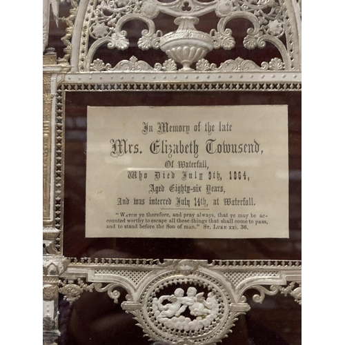 1030 - A GILT FRAMED REMEMBRANCE EMBROIDERED PICTURE