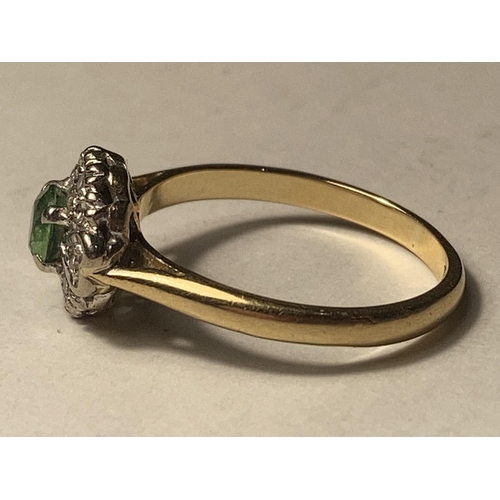 162 - AN 18 CARAT GOLD RING WITH CENTRE EMERALD SURROUNDED BY DIAMONDS SIZE M/N