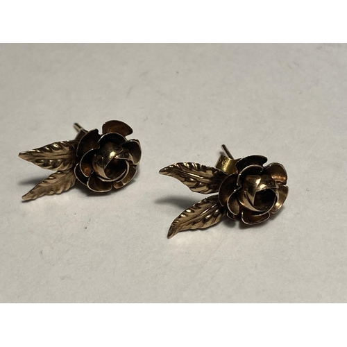 173 - A PAIR OF 9 CARAT GOLD ROSE DESIGN EARRINGS