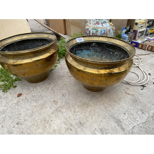 1929 - A PAIR OF VINTAGE BRASS PLANTERS