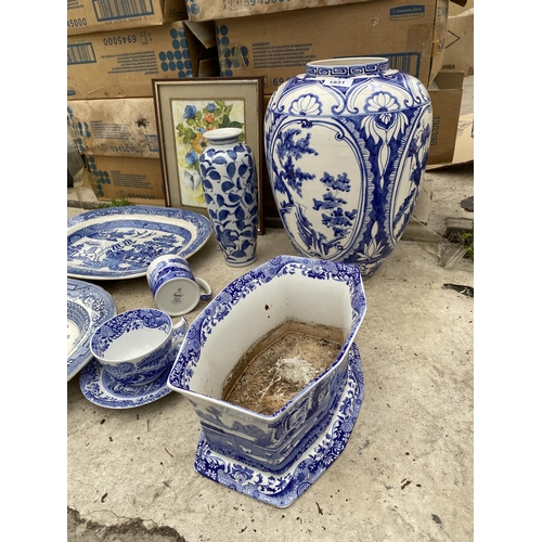 1931 - AN ASSORTMENT OF BLUE AND WHITE CERAMICS TO INCLUDE MEAT PLATTERS, VASES AND A PLANTER ETC