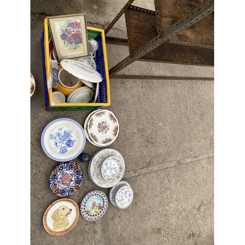 1949 - AN ASSORTMENT OF CERAMICS TO INCLUDE PLATES AND BOWLS ETC