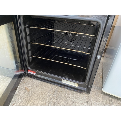 A BLACK BLOMBERG FREESTANDING ELECTRIC OVEN AND HOB