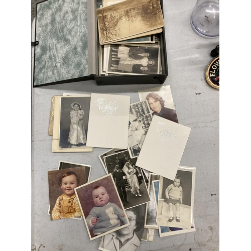 291A - A FOLDER OF ASSORTED VINTAGE PHOTOS, HOLIDAYS ETC