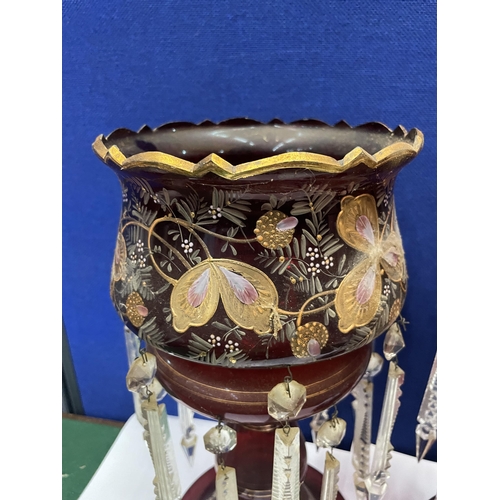 15 - A PAIR OF 19TH CENTURY DECORATIVE CRANBERRY GLASS MANTLE LUSTRES WITH GLASS PENDANTS (H:36CM)