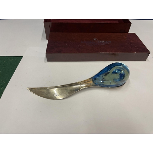 16 - A BOXED GEORG JENSON WAGTAIL MARKED SILVER AND BLUE GLASS LETTER OPENER (GLASS A/F BUT DISPLAYS WELL... 