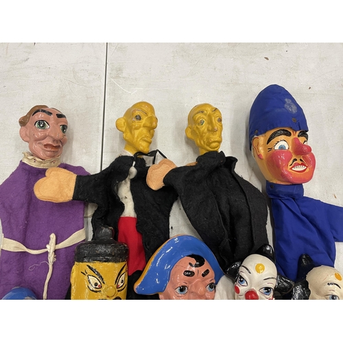 6 - TEN GENUINE COLLECTABLE VINTAGE PUNCH AND JUDY TOYS AND A STRING OF SAUSAGES