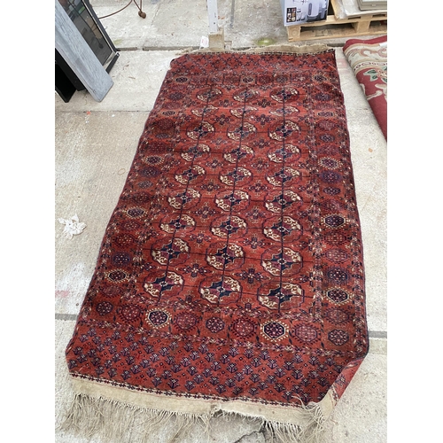 2481 - A VINTAGE RED PATTERNED FRINGED RUG