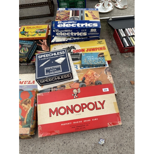 2046 - A LARGE ASSORTMENT OF VINTAGE AND RETRO BOARD GAMES