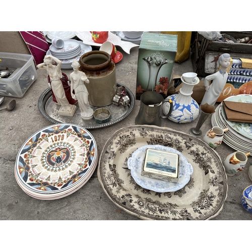 2050 - AN ASSORTMENT OF ITEMS TO INCLUDE CERAMIC PLATES, HUNTING SCENE JUGS AND A LARGE SILVER PLATE TRAY E... 