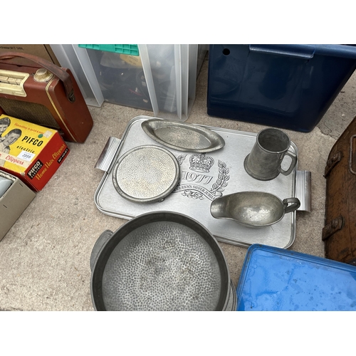 2054 - AN ASSORTMENT OF ITEMS TO INCLUDE MODEL RAILWAY TRACK, A CAMPING STOVE, AN OIL LAMP AND PEWTER ITEMS... 