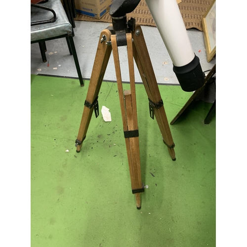 1245 - A STUDENTS TELESCOPE ON WOODEN TRIPOD BASE