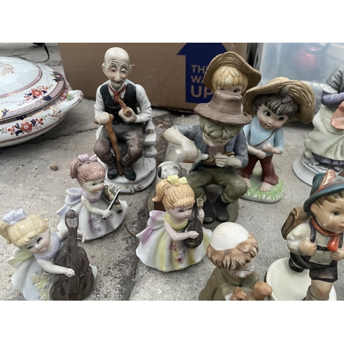 2058 - AN ASSORTMENT OF CERAMIC FIGURES TO INCLUDE BIRDS ETC