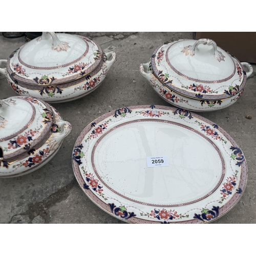 2059 - AN ASSORTMENT OF CERAMIC DINNER SERVICE ITEMS TO INCLUDE TUREENS AND PLATES ETC