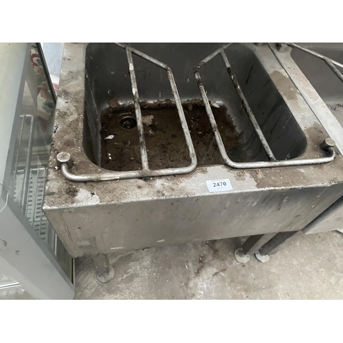 2470 - AN INDUSTRIAL STAINLESS STEEL TWO TIER SINK UNIT