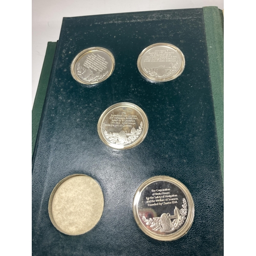 314 - THE MOUNTBATTEN MEDALLIC HISTORY OF GREAT BRITAIN AND THE SEA . THE ORIGINAL GREEN BINDER HOUSING 23... 