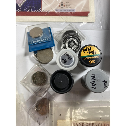 315 - A MIXED LOT OF COINS TO INCLUDE SIX CASED UK SETS , VARIOUS UK COINS IN TUBS , PLUS A BLACK STORAGE ... 