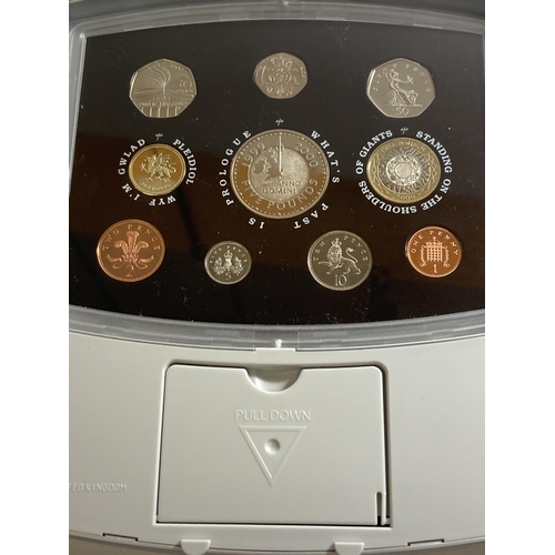 423 - THE ROYAL MINT 2000 UK DELUXE PROOF COIN SET OF 10 WITH COA