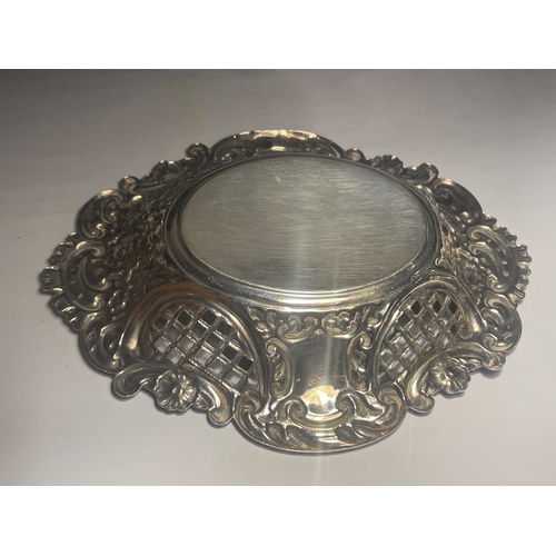 43 - A HALLMARKED LONDON SILVER PIERCED OVAL DISH