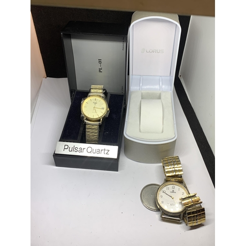 562 - TWO BOXED GENTS QUARTZ WATCHES TO INCLUDE A PULSAR AND A LORUS