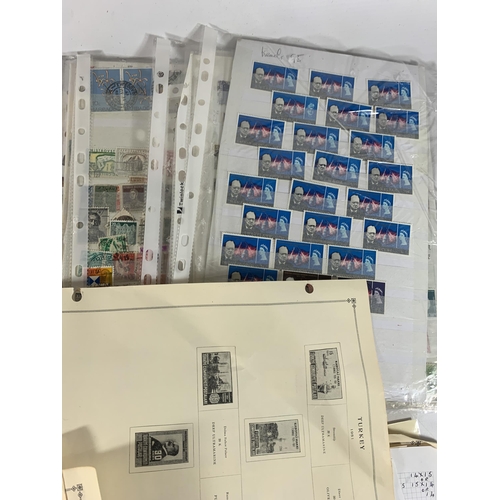 436 - A MIXED LOT OF STAMPS TO INCLUDE TUNISIA, SPAIN, CHURCHILL, STAMPS FROM 1961-63, GRENADA, ETC.,