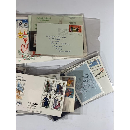 437 - A QUANTITY OF FIRST DAY COVERS TO INCLUDE THE SILVER JUBILEE THE QUEEN'S ACCESSION, GREAT BRITONS, F... 