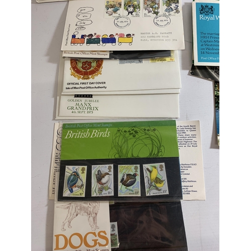 443A - A QUANTITY OF FIRST DAY COVERS AND POSTCARDS