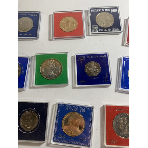 446 - A COLLECTION OF COINS TO INCLUDE THE ROYAL WEDDING MEDAL, ISLE OF MAN CHRISTMAS 1980, HENRY VIII 150... 