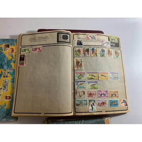 491 - A QUANTITY OF OLD STAMP ALBUMS AS EARLY AS 1948 TO INCLUDE AN OLD NATIONS STAMP ALBUM, THE GLOBE MAS... 