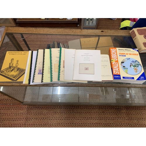 498A - A QUANTITY OF BOOKS AND BINDERS TO INCLUDE THE POSTAL HISTORY OF THE TERRITORY OF NEW GUINEA FROM 18... 